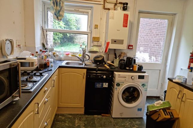 Semi-detached house to rent in Richmond Road, Oxford