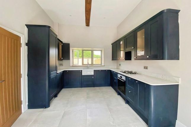 Mews Cottage, Wellesbourne Hall, Stratford Road, Warwick photo 2