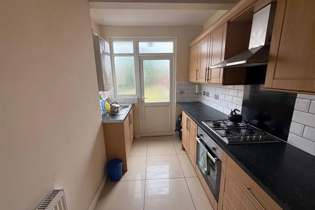 47, Burns Avenue, Southall photo 4