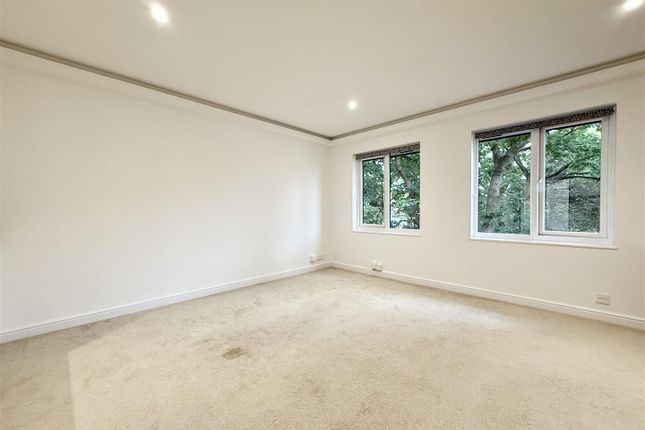 77, Woodrush Crescent, Southampton photo 4