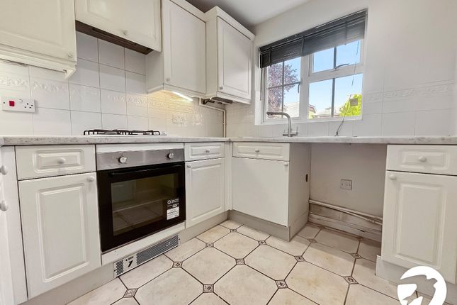 15, Alfriston Close, Dartford photo 3