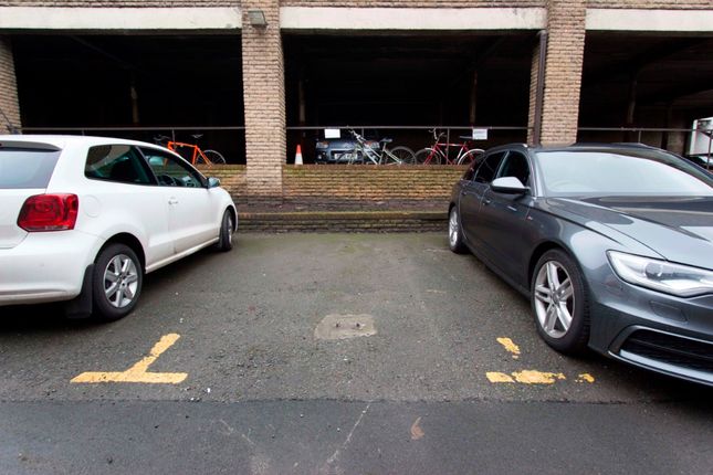 Parking/garage to rent in Lochrin Place, Tollcross, Edinburgh