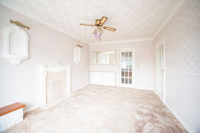6 Amanda Close, Hull photo 4