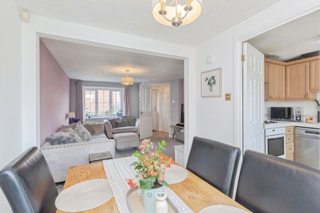14, Gale Close, Leicestershire photo 3
