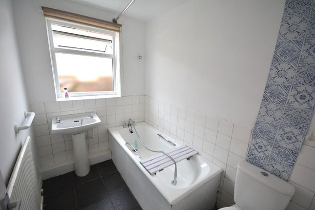 19, Howlish View, Coundon photo 4