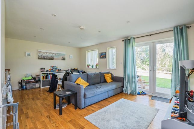 Flat B, 2, The Spinney, Waterlooville photo 2