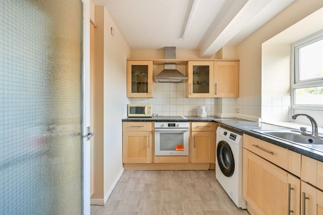 27, Brechin Court, Kendrick Road, Reading photo 4