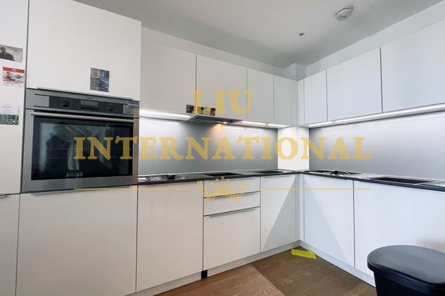 Waterford Court, Turnberry Quay, London photo 3
