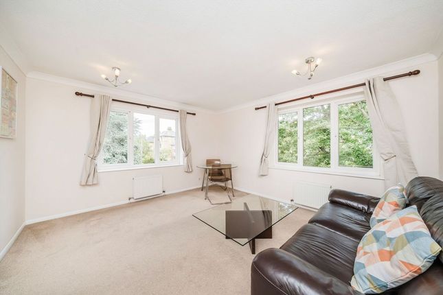 9 Caernarvon Court, 12, Surbiton Hill Park, Surbiton photo 2