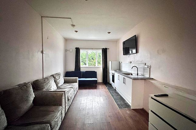 14 Cyprus Road, London photo 3