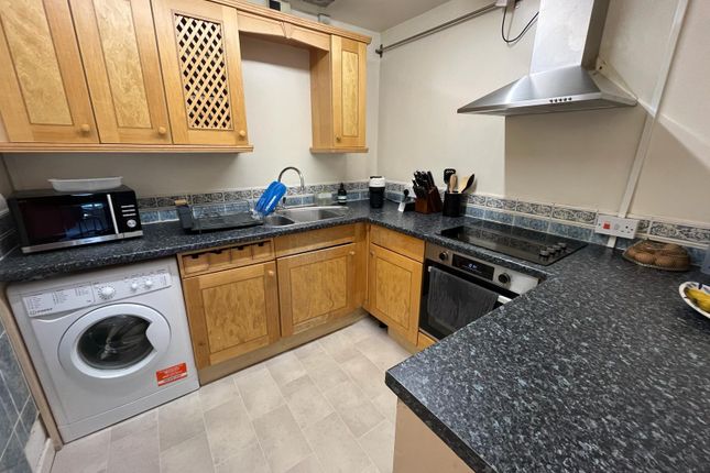 Flat to rent in Augusta Place, Leamington Spa