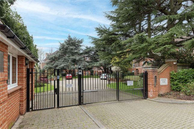 Flat for sale in Beaumont Close, London