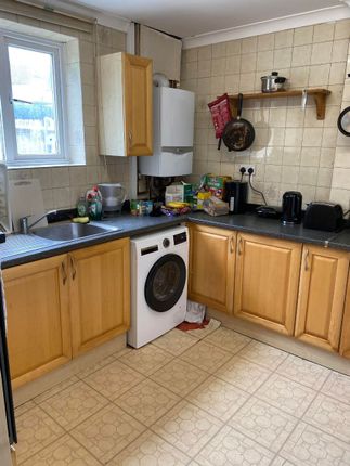 14 Sturgess Avenue, London photo 4