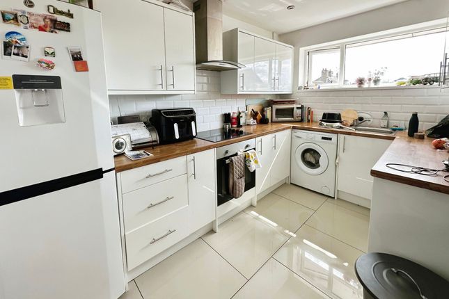 Thumbnail Flat for sale in Larkswood Road, Corringham