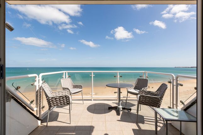 Penthouse East, Jersey photo 3