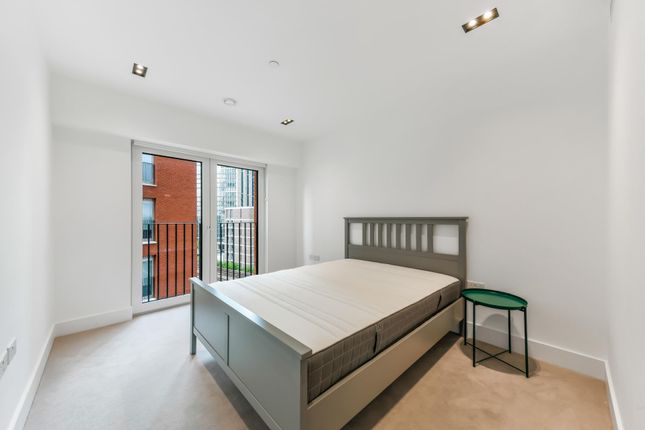 Flat 38 Keybridge Tower 1, Exchange Gardens, London photo 4
