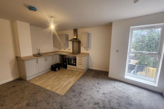 Flat 3, 21 - 23 Market Street, Cinderford photo 2