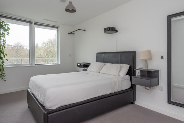 Flat 3 Lombard Wharf, 12, Lombard Road, London photo 3