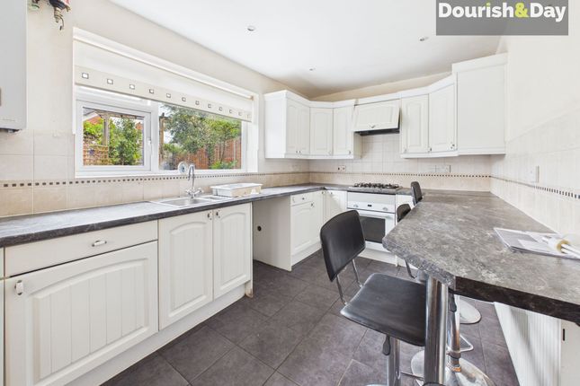 2 Talbot Crescent, Whitchurch photo 3