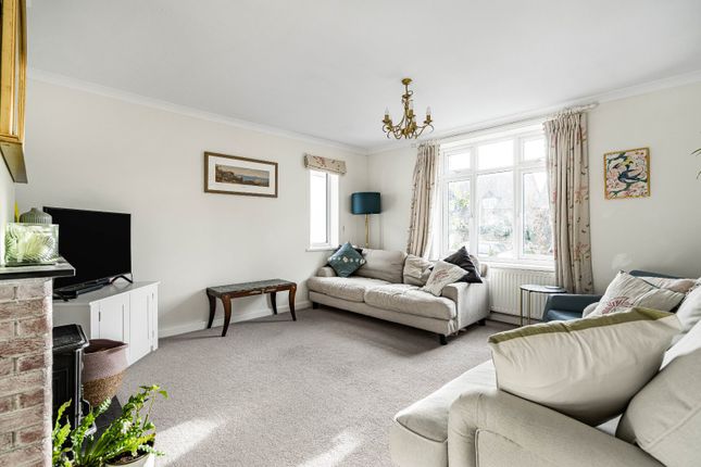 12, Billwell, Aylesbury photo 4