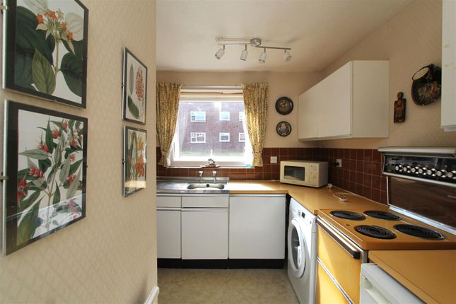 2, Sutton Close, Beckenham photo 4