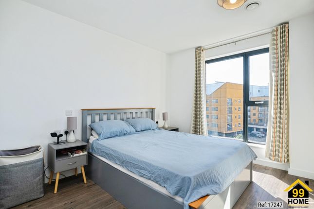 Flat 203, Riverstone Heights, London Borough Of Tower Hamlets photo 4