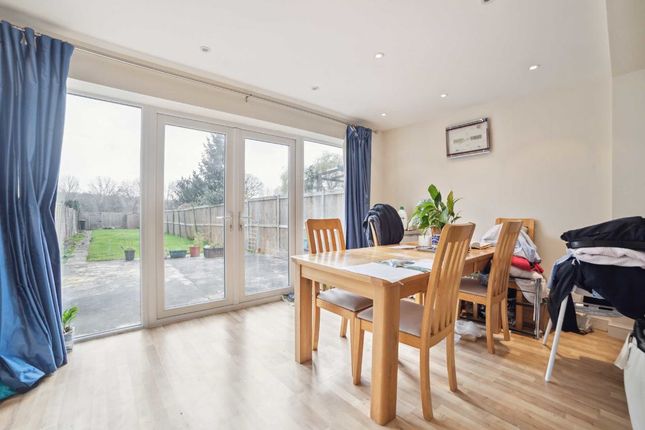 Terraced house for sale in Ridgeview Close, Barnet