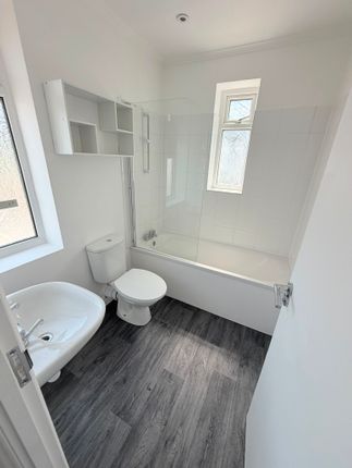 Thorn Close, Northolt photo 4