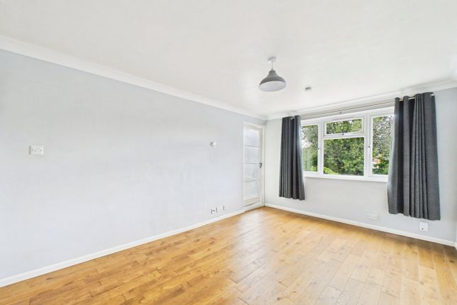 Abbiss House, Hazelwood Close, Hitchin photo 4