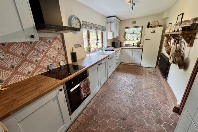 Cwmcleddau Cottage, Heol Ddu, Ammanford photo 3