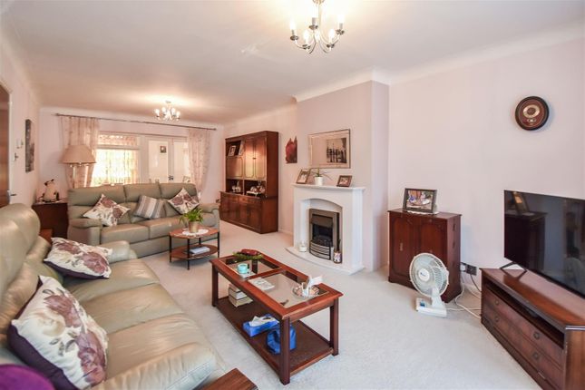 Maityme, Wyatts Green Road, Brentwood photo 3