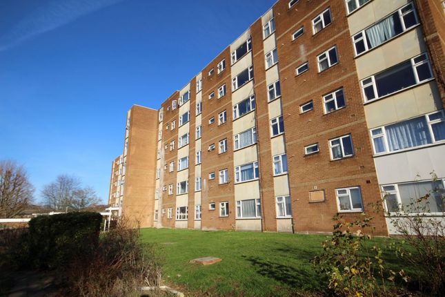 1-bed flat on Bittern Way, Letchworth Garden City, £65,000
