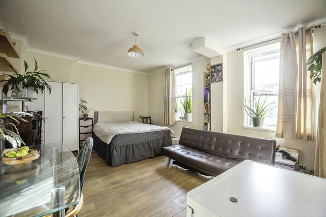 Flat for sale in Goldsmith Road, London