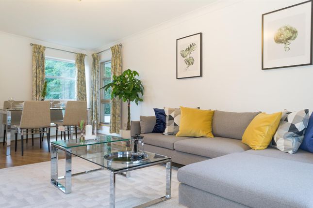 Flat to rent in King Henry's Reach, Hammersmith