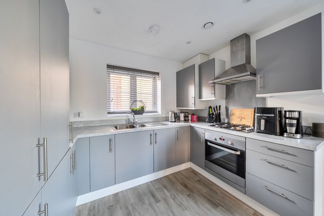 Flat One at Sixty One, Bell Farm Way, Walton-on-Thames photo 4