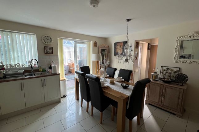 8, Salford Way, Church Gresley, Swadlincote photo 3