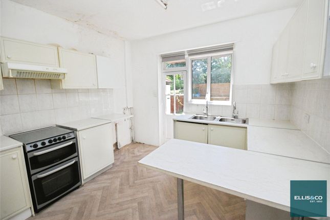 31, Haslemere Avenue, Hendon photo 2