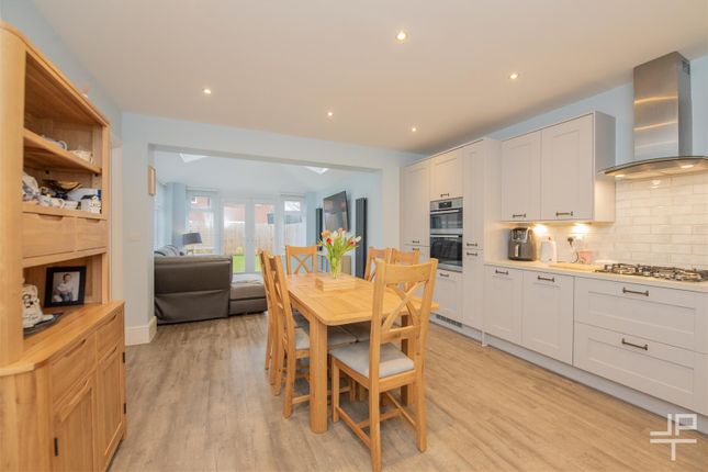 25, Hawthorn Gardens, Lowton photo 3