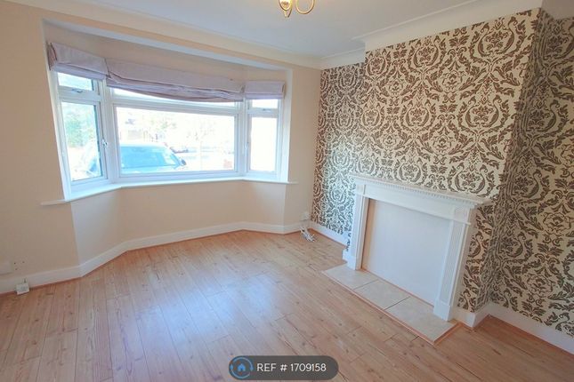 Woodfield Way, Hornchurch photo 3