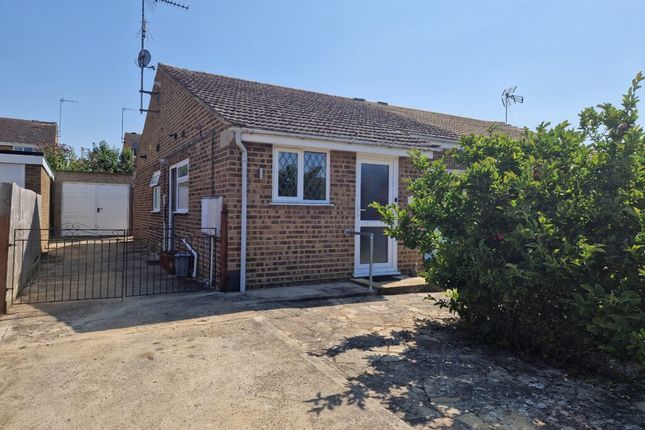Thumbnail Semi-detached bungalow to rent in Windsor Close, Kings Sutton, Oxon