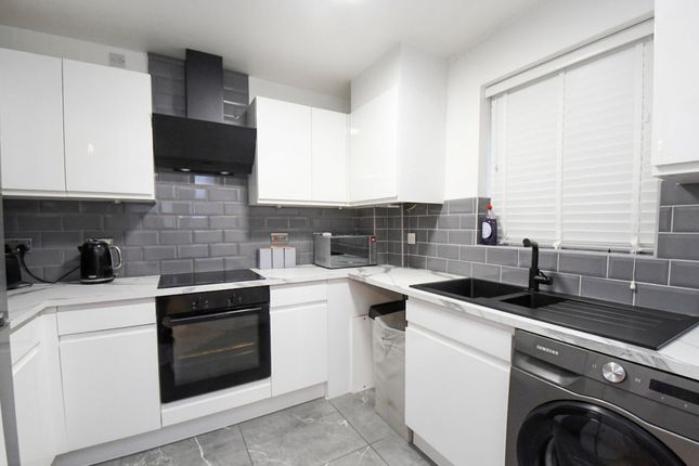 4 Hatherton Court, Manchester photo 2