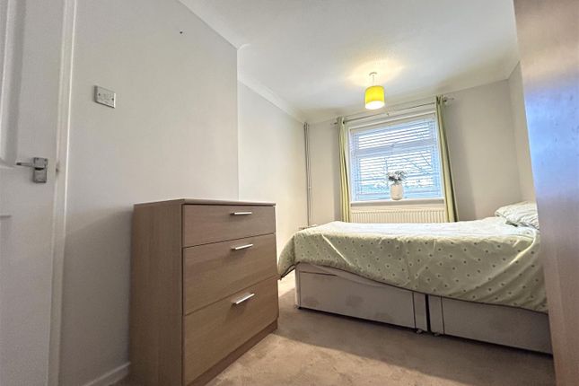 21, Chingford Avenue, Clacton-On-Sea photo 4