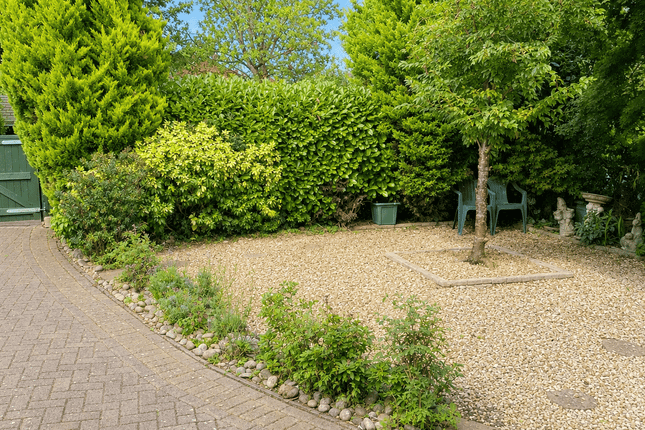 4 Merlewood Court, Lyon Avenue, New Milton photo 3