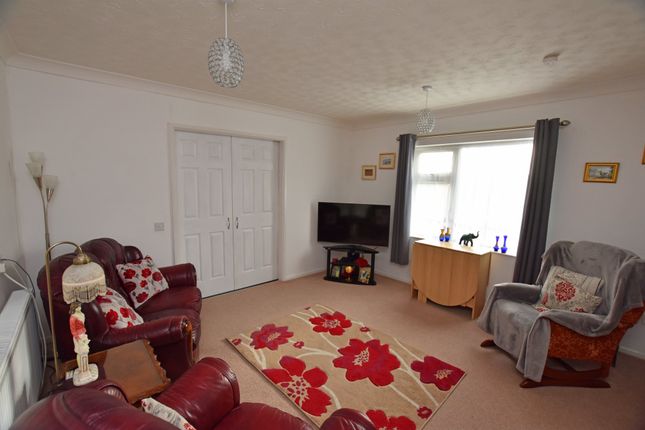 45, Danes Dyke, Scarborough photo 3
