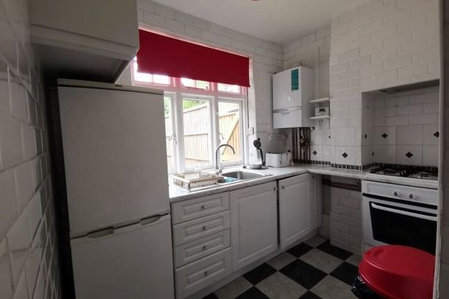 36A, Fairfield Crescent, Edgware photo 4