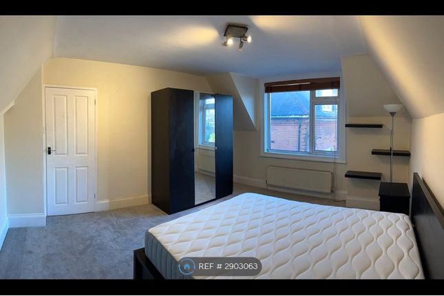 Flat, Montpelier Road, London photo 5