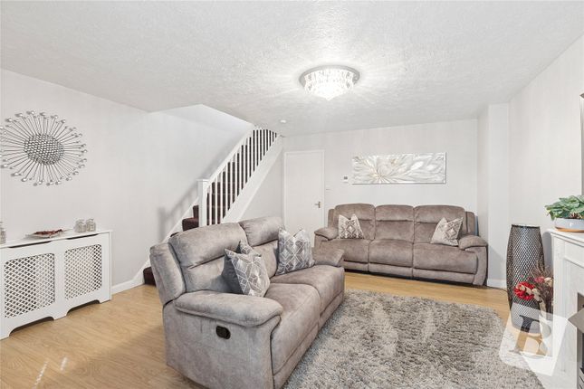 13, Cole Avenue, Grays photo 2