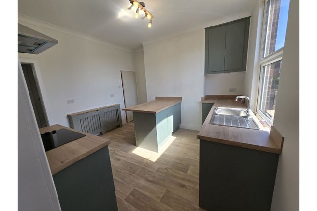 95, Thornes Lane, Wakefield photo 2
