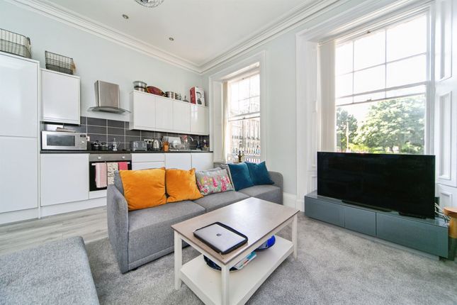 Flat 2, 2, Hamilton Square, BIRKENHEAD photo 3