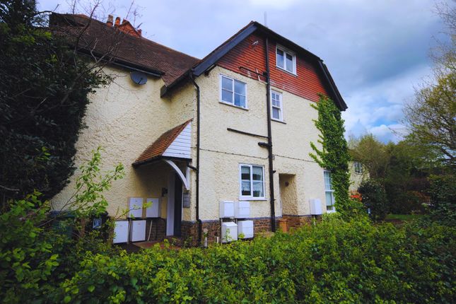 Flat for sale in Park Avenue, Watford